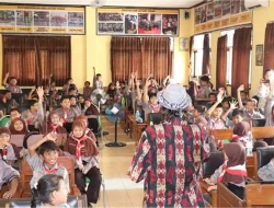 Yayasan Kalkop Bintuni Cerdas Hadirkan Ruang Belajar Bahasa Inggris bagi Generasi Muda Papua